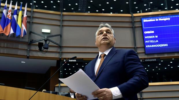 Orban defiende su polémica ley de universidades y ve «una distinta vara de medir» con Hungría