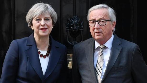 La primera ministra Theresa May recibe al presidente de la Comisión Europea Jean-Claude Juncker este miércoles