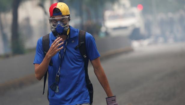 El Gobierno de Venezuela prohíbe portar armas durante 180 días para garantizar la paz