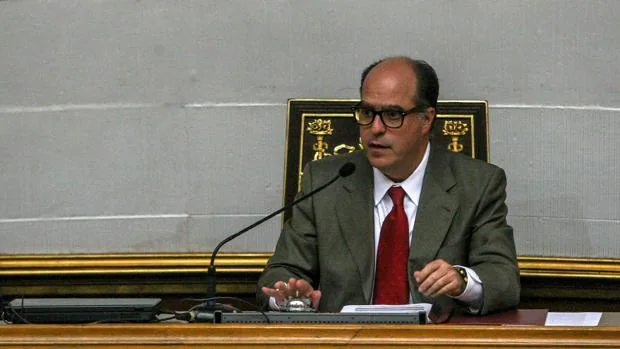 El jefe del Parlamento venezolano, el opositor Julio Borges, encabeza la sesión de la Asamblea Nacional (AN)