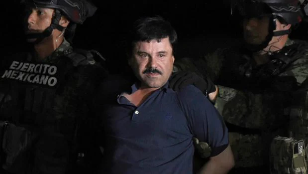 «El Chapo» Guzmán durante su traslado desde el aeropuerto de México