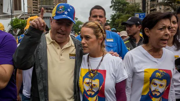 Lilian Tintori (en el medio) en una manifestación contra el gobierno de Venezuela celebrada el viernes