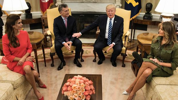 Trump y Macri, con sus esposas, durante la visita del presidente argentino a la Casa Blanca en marzo