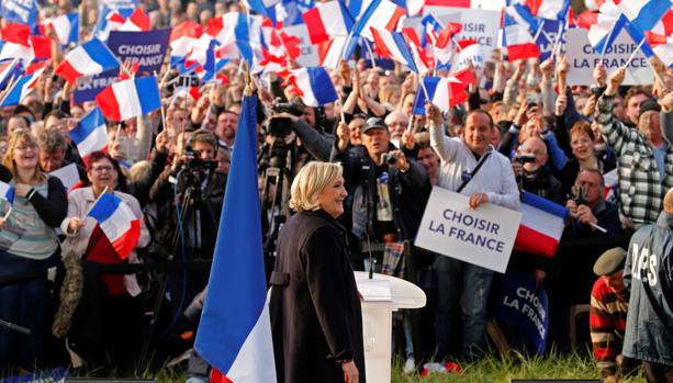 Mitin de Marine Le Pen en Enneman, al norte de Francia