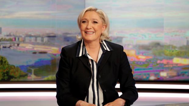 Le Pen irá en las listas del Frente Nacional para las elecciones legislativas