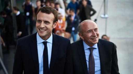 Emmanuel Macron sonríe junto al hasta ahora Alcalde de Lyon Gerard Collomb asistiendo a la Cumbre de los Reformistas Europeos. Collomb ha sido nombrado ministro del Interior