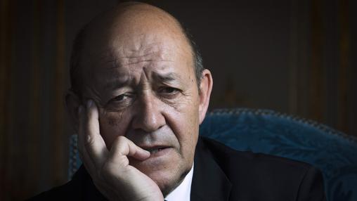 Foto de archivo del ex ministro de Defensa con Hollande Jean-Yves Le Drian, ministro de Europa y AAEE con Macron