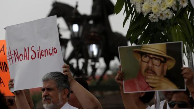 Protesta contra el asesinato del periodista Javier Valdez, este sábado en Monterrey