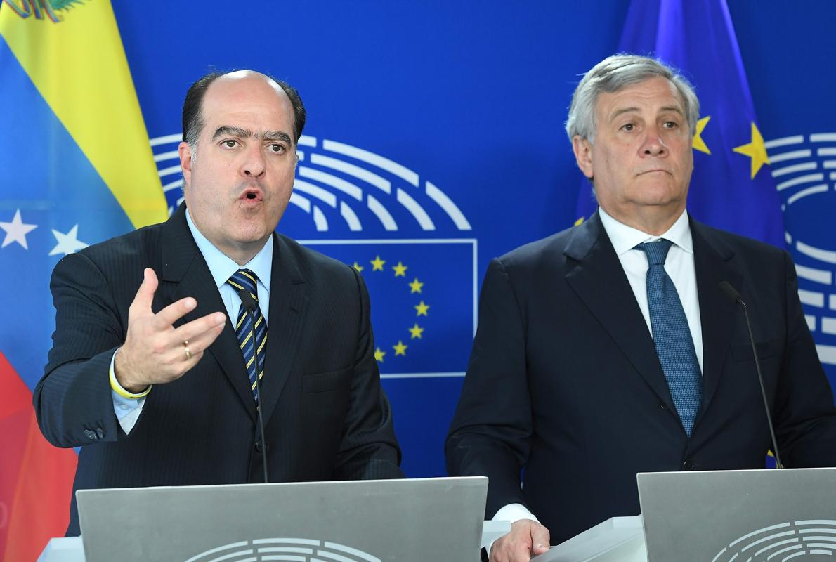 El presidente de la Asamblea Nacional de Venezuela, Julio Borges, junto a Antonio Tajani