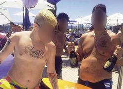 A la izquierda, con la bandera de España tatuada en el antebrazo, D. A., otro de los baby-boss que han protagonizado sucesos trágicos