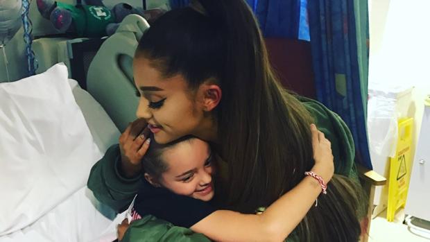 Ariana Grande visitó a los heridos del atentado de Mánchester