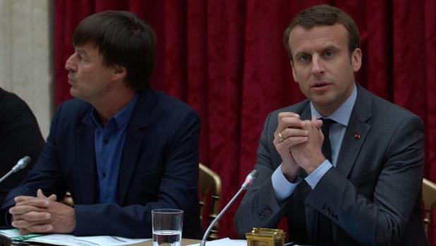 Emmanuel Macron junto al ministro de Medio Ambiente Nicolas Hulot