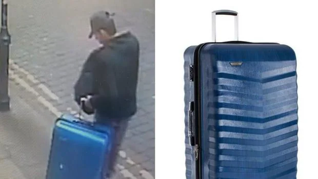 Imagen de archivo del terrorista suicida de Mánchester junto a la maleta que portaba