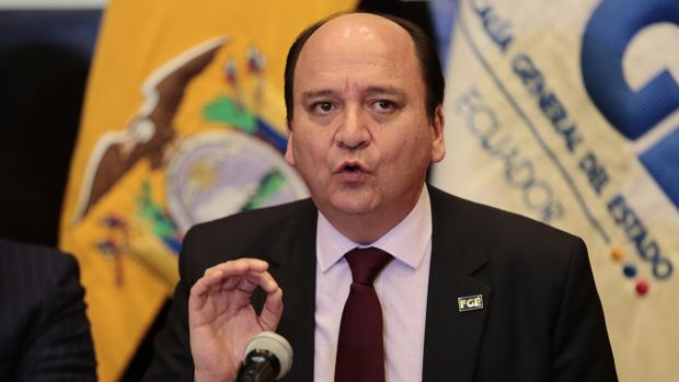 El fiscal general de Ecuador, Carlos Baca, ofrece una rueda de prensa en Quito a su regreso de Brasil el pasado 9 de junio