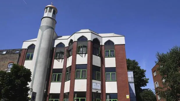 Mezquita de Finsbury Park, donde una persona murió en la madrugada del lunes tras un ataque en sus inmediaciones