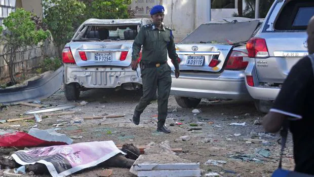 Al menos 17 muertos en un atentado con coche bomba en Mogadiscio, capital de Somalia