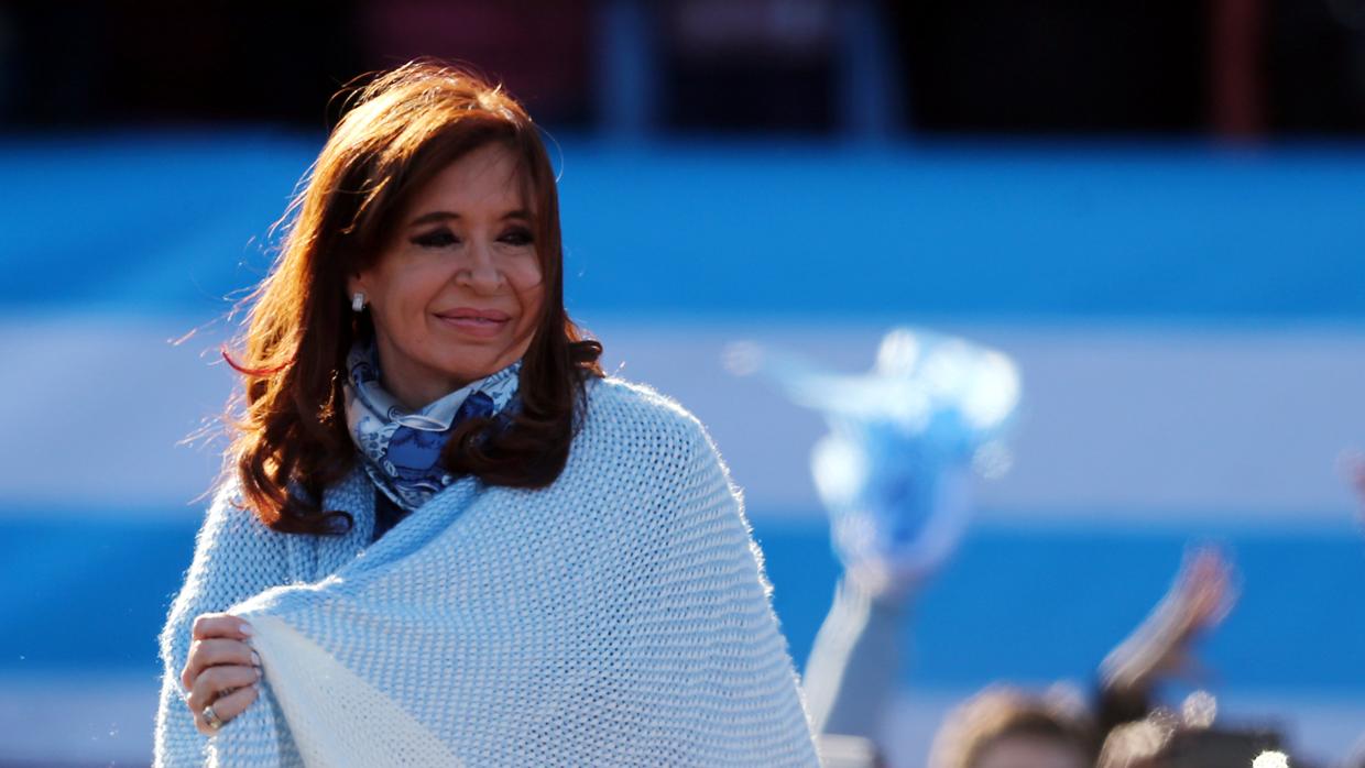 La expresidenta argentina envuelta con los colores de la bandera nacional