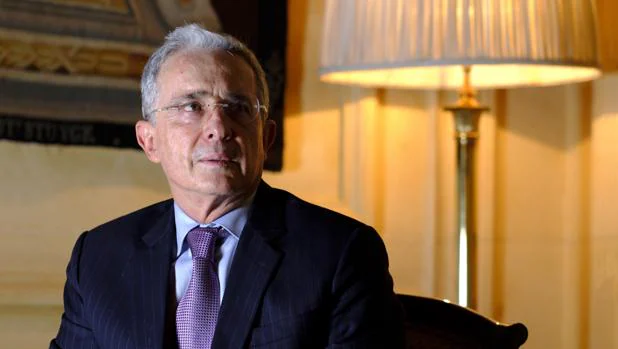 El expresidente de Colombia y ahora senador por el Centro Democrático, Álvaro Uribe, en la entrevista con ABC