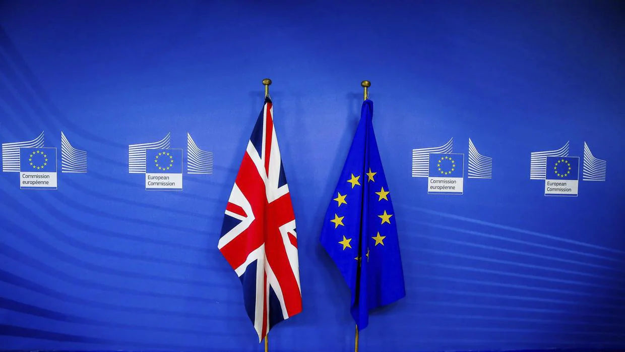 Bandera de Reino Unido y de la Unión Europea
