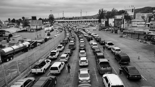 Cada día miles de personas cruzan la frontera por Tijuana