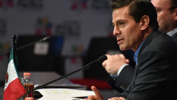 Peña Nieto y su canciller Videgaray en la cumbre de la Alianza del Pacífico celebrada en Colombia