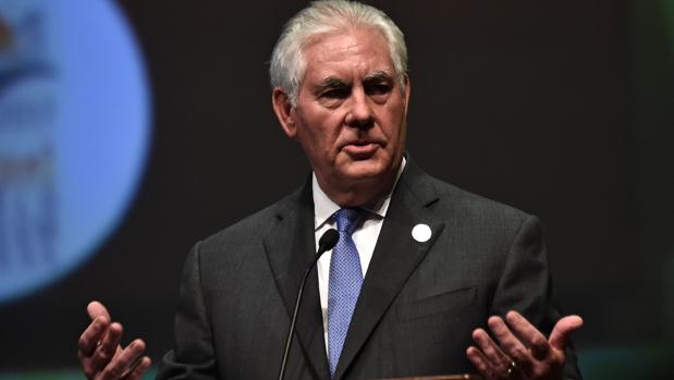 Ucrania se encomienda a Tillerson mientras Trump llama a trabajar «constructivamente» con Rusia