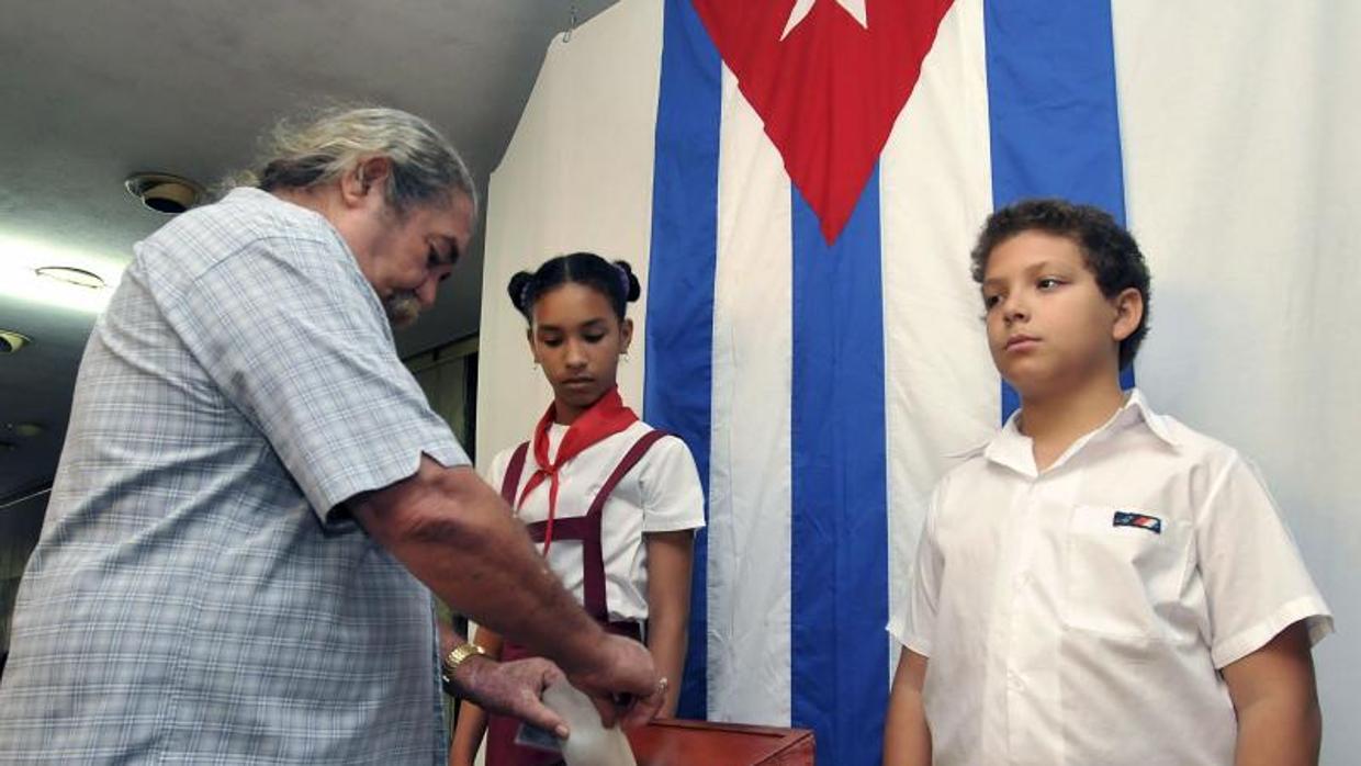 Votación en La Habana en las elecciones de abril de 2010