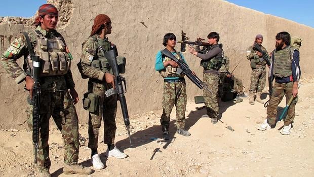 Fuerzas afganas patrullan en la provincia de Helmand (2015)
