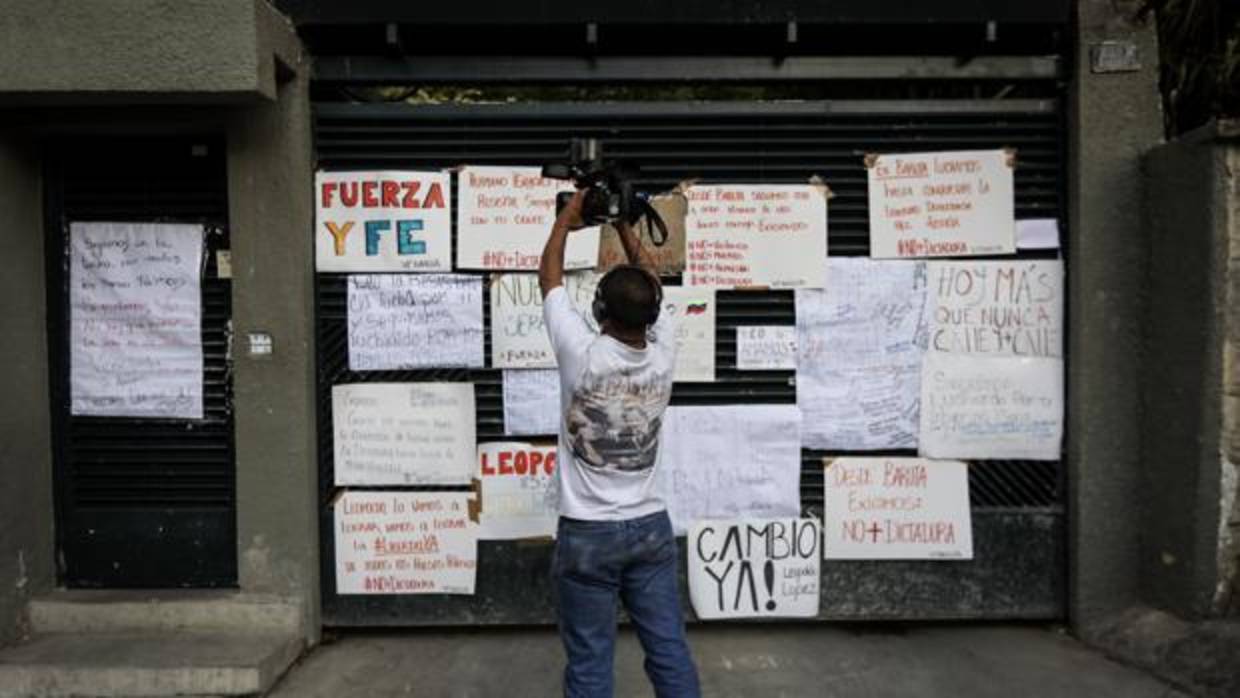 La Fiscalía venezolana pide dejar en libertad a un estadounidense detenido en Caracas