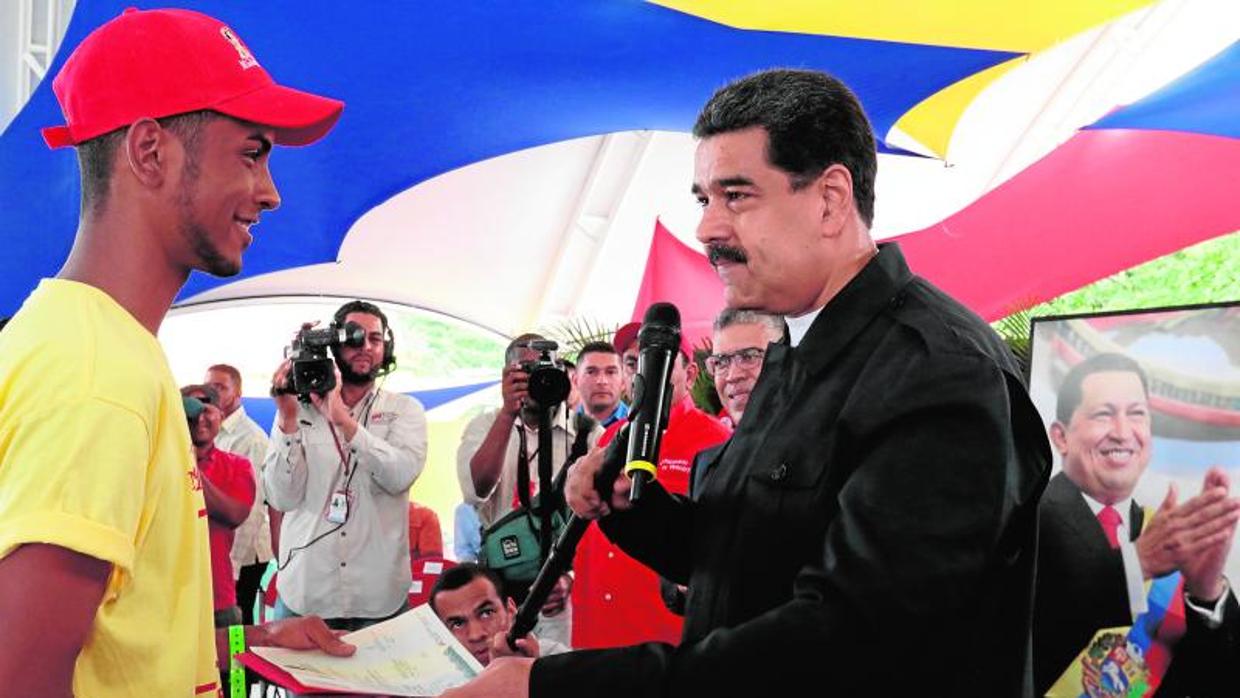 Nicolás Maduro, durante un acto oficial el jueves en el Palacio de Miraflores