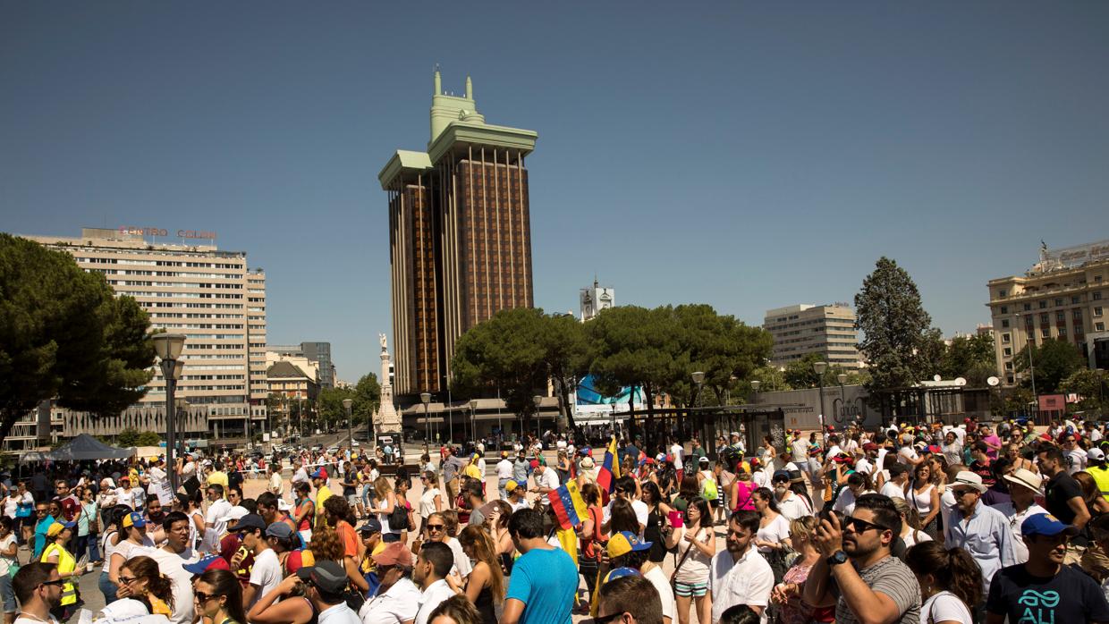 Vista de la plaza de Colón durante la consulta popular convocada por la oposición venezolana