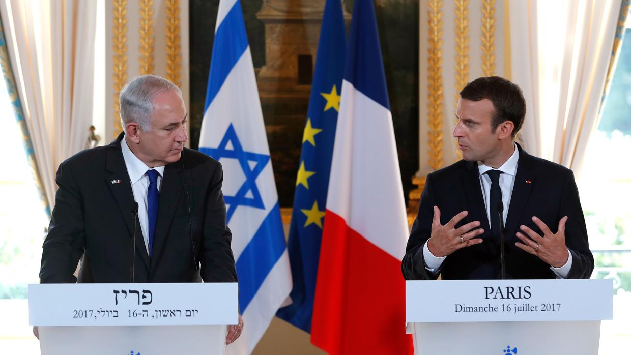 El primer ministro israelí, Benjamin Netanyahu y el presidente francés, Emmanuel Macron, durante la rueda de prensa en el Elíseo