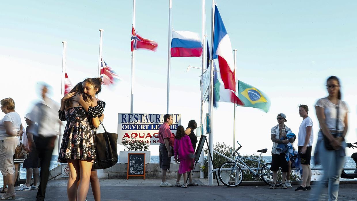 Imagen del paseo de los ingleses, de Niza, días después del atentado del 14 de julio de 2016