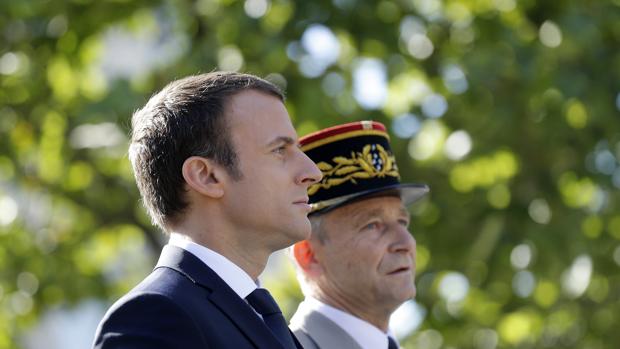 Enmanuel Macron junto al general de Villiers en un acto de la fiesta nacional francesa, el pasado 14 de julio