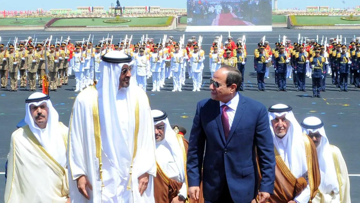 El presidente de Egipto, Abdelfatah Al Sisi, acompañado de otros líderes árabes en la inauguración de la base