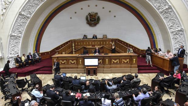 Dos diputadas opositoras venezolanas denuncian agresiones de la Policía al acceder al Parlamento