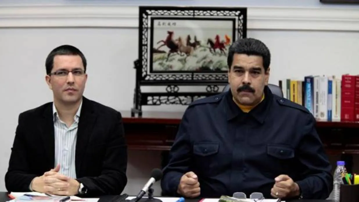 Jorge Arreaza junto a Nicolás Maduro durante un Consejo de Ministros