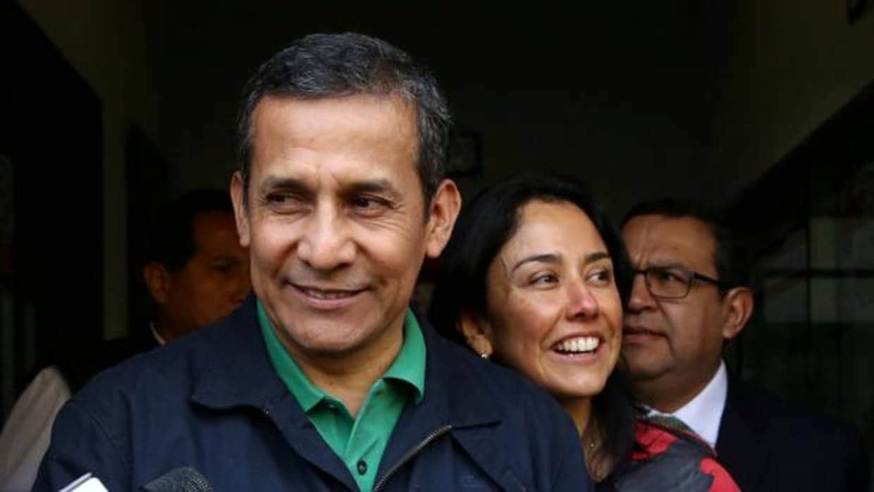 El expresidente peruano Ollanta Humala junto a su esposa Nadine Heredia