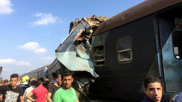 Más de 40 muertos en un choque de trenes en Alejandría