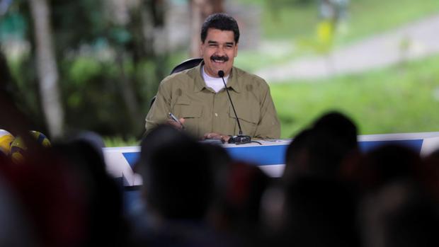 Maduro adelanta las elecciones para «responder a las amenazas»