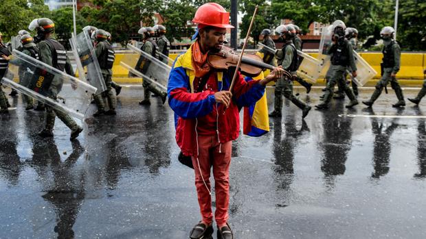 Liberado el violinista Wuilly Arteaga, uno de los rostros más populares de la oposición social a Maduro