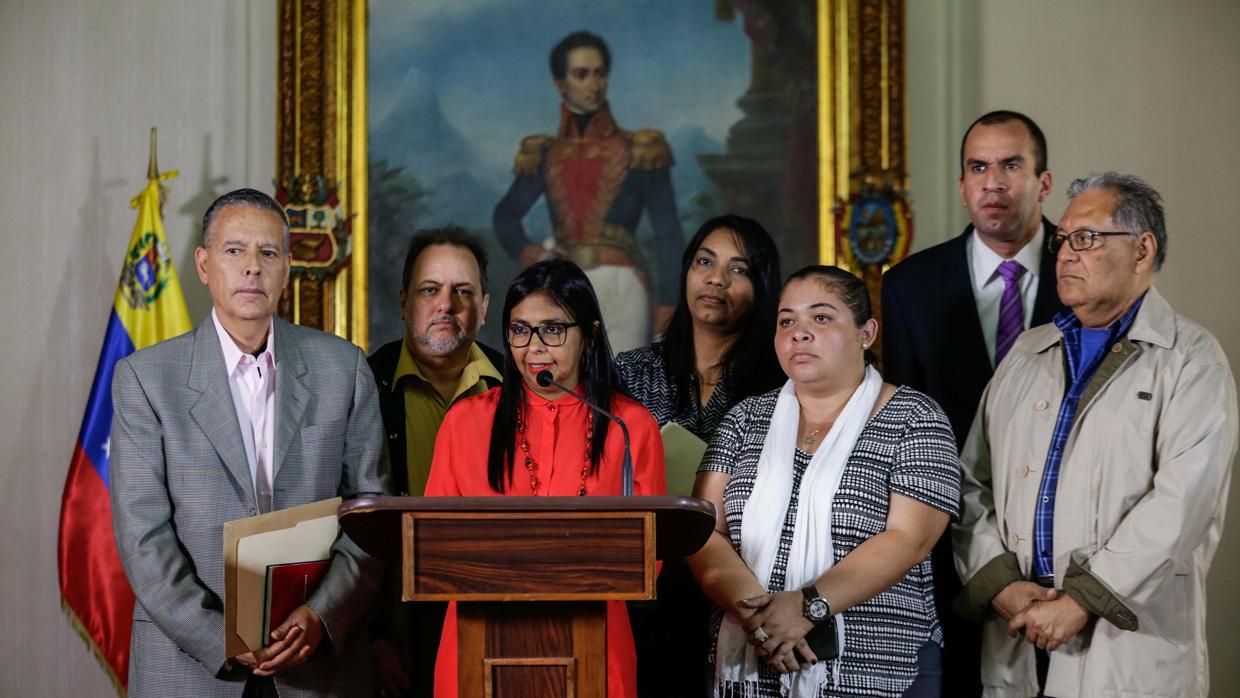 La presidenta de la ANC, Delcy Rodríguez, habla a la prensa