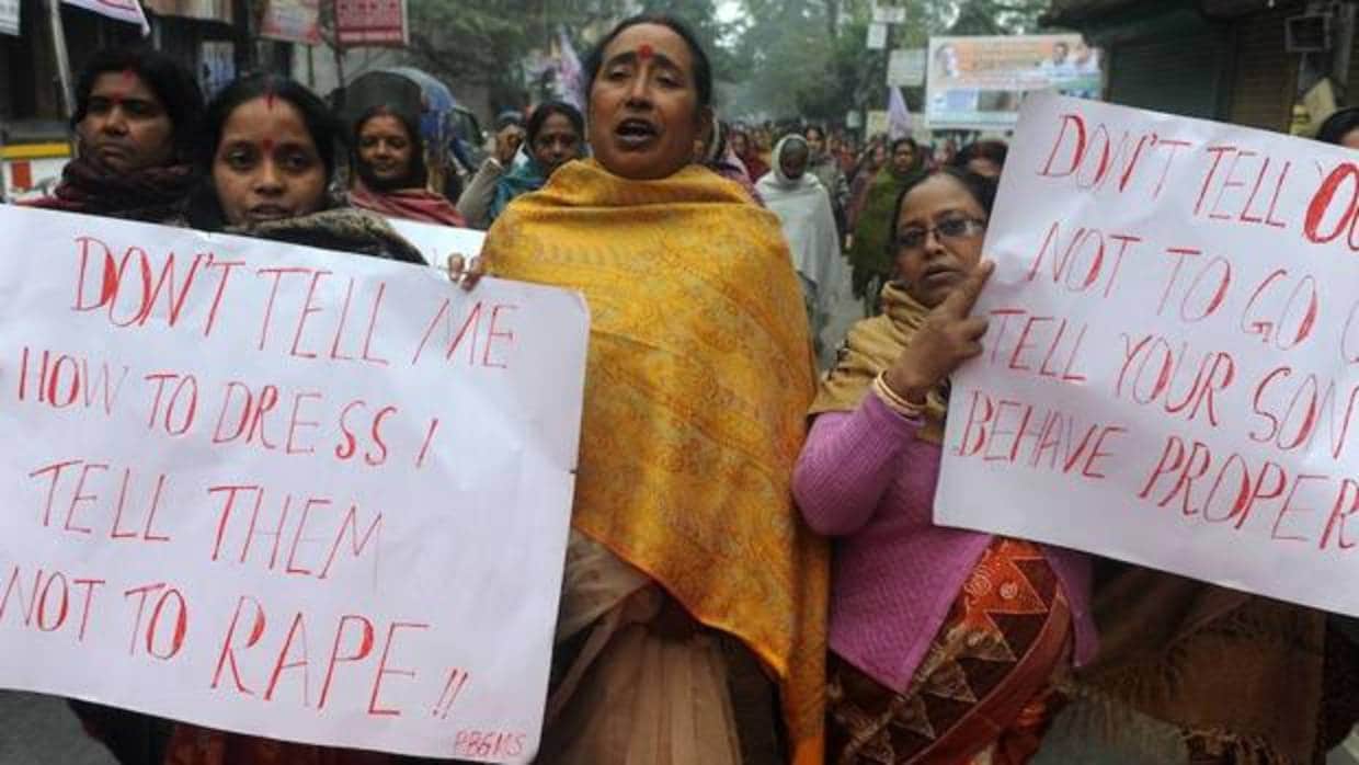 Activistas indias protestan contra la violación a mujeres