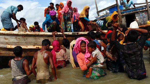 Se elevan a 370.000 los rohingyas huidos a Bangladesh