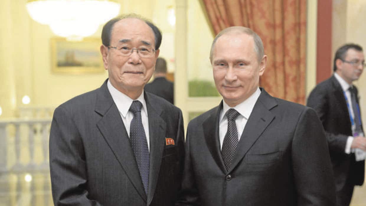 Vladímir Putin con Kim Jong-am, jefe de Estado de Corea del Norte, en una imagen de 2014