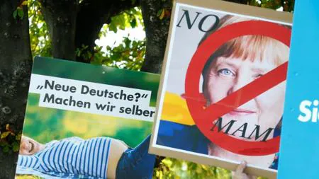 Propaganda de AfD exhibida durante una protesta contra Merkel el viernes en Heppenheim