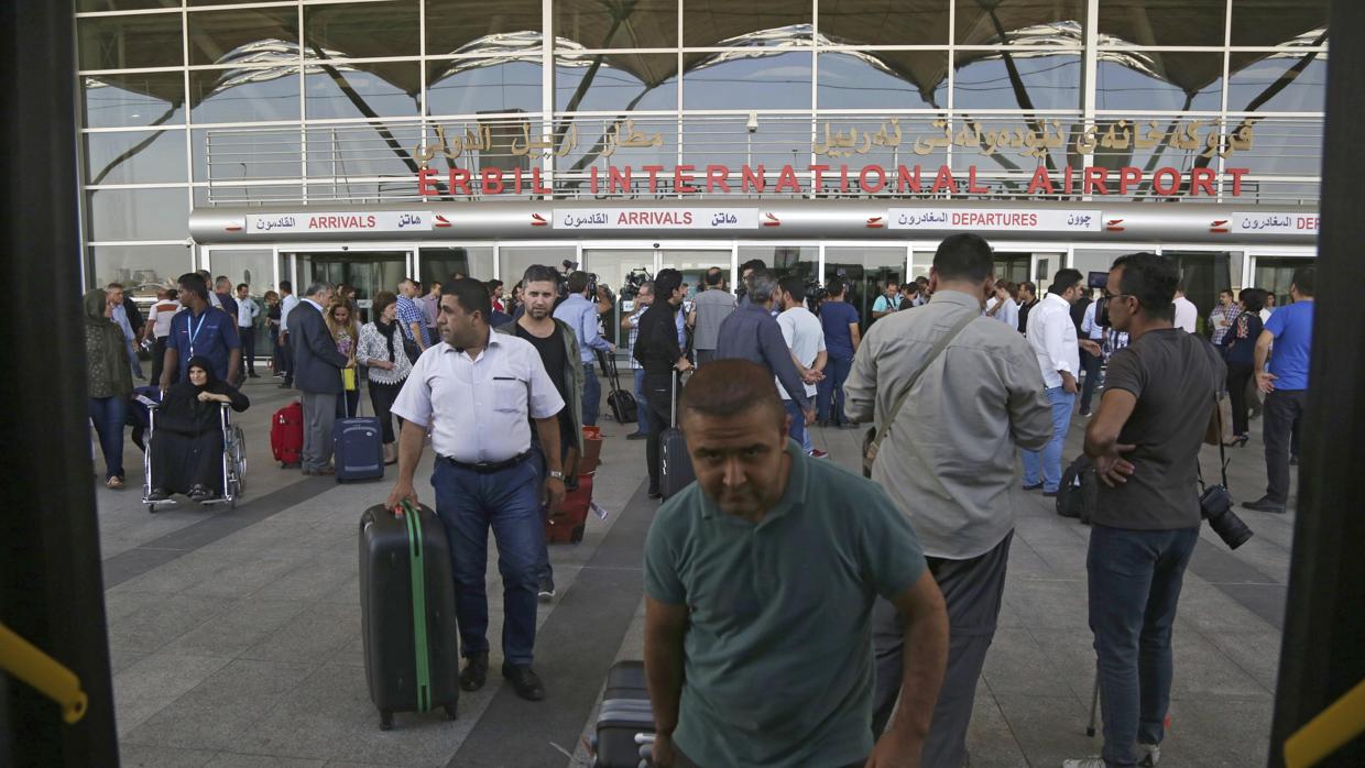 Colas en el aeropuerto de Erbil antes de suspenderse el tráfico aéreo