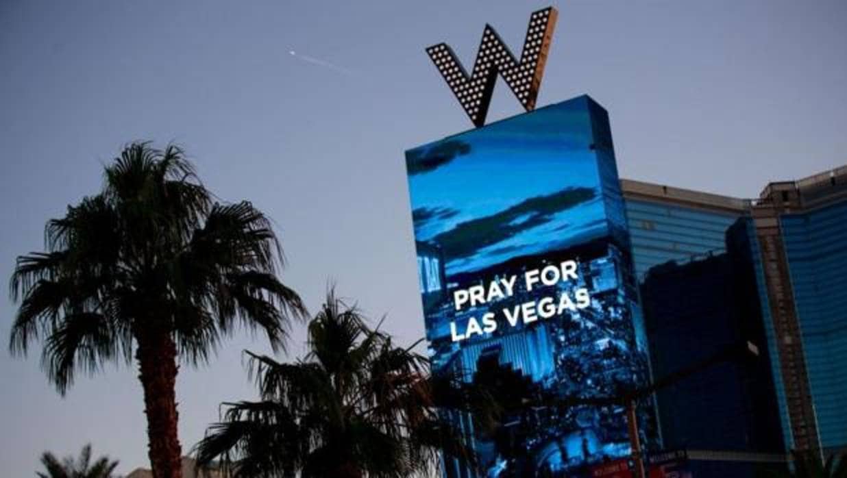 El hotel V Las Vegas rinde homenaje a las víctimas de la masacre del domingo por la noche