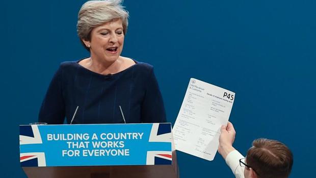 May promete renovar «el sueño británico» en el discurso de la tos