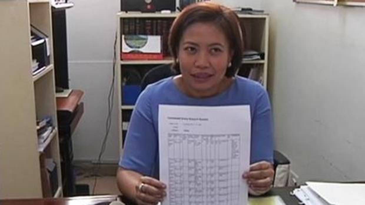 Antonette Mangrobang, portavoz del departamento de Inmigración de Filipinas, durante una rueda de prensa para informar sobre la novia del tirador de Las Vegas, de origen filipino, en Manila